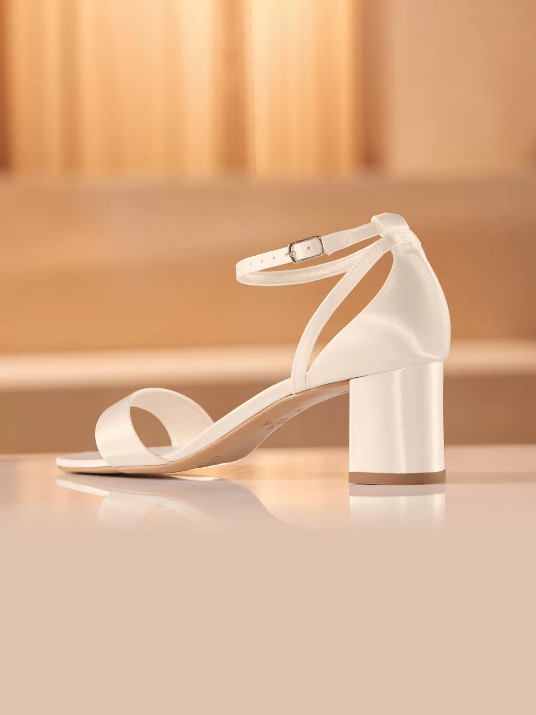 Shop TP Kjoler Avalia - Tina Heeled Sandal - White